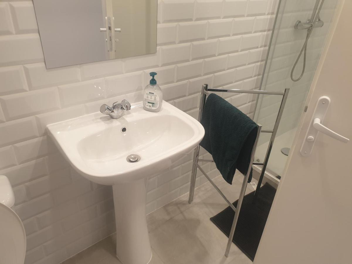 Appartements Renove 2023 Proche Aeroport 5Min, Gare Sncf 2 Min, Tramway Au Pied De L'Immeuble , Parking Possible, Renovated Apartments 2023 Near The Airport 5 Min, Train Station 2 Min, Tram Next To The Building 1 Min, Parking Possible Nice Dış mekan fotoğraf