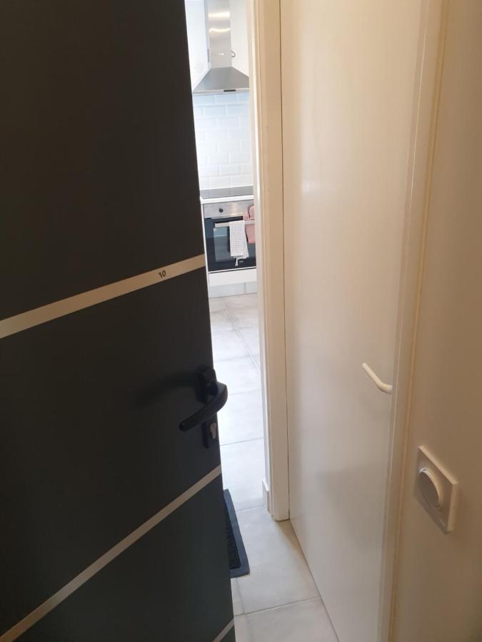 Appartements Renove 2023 Proche Aeroport 5Min, Gare Sncf 2 Min, Tramway Au Pied De L'Immeuble , Parking Possible, Renovated Apartments 2023 Near The Airport 5 Min, Train Station 2 Min, Tram Next To The Building 1 Min, Parking Possible Nice Oda fotoğraf